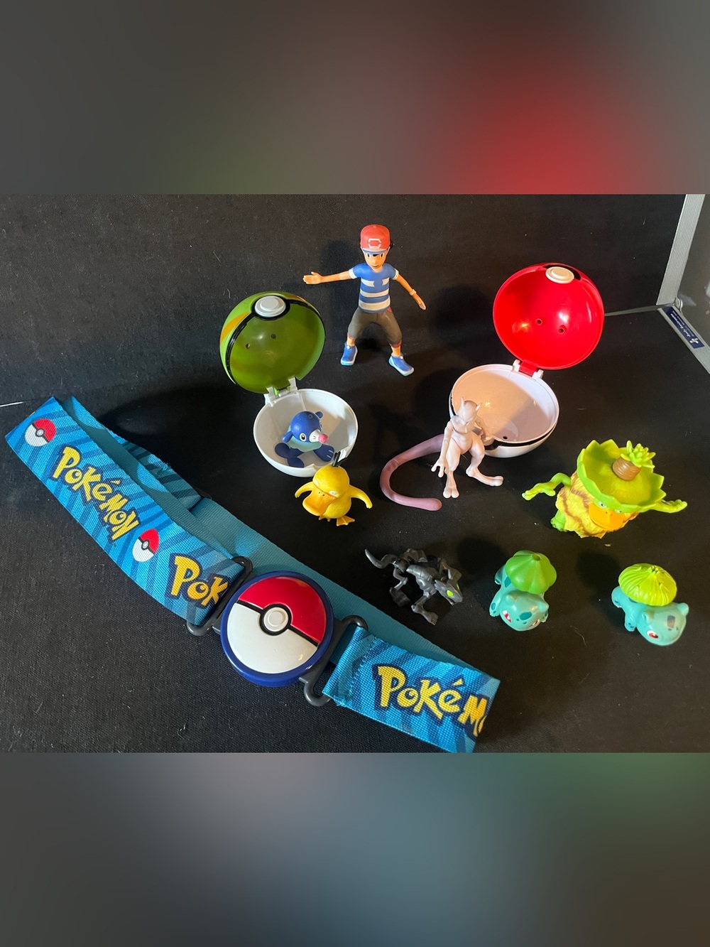 Pokemon Figure Set with Belt, 2 Poke Balls and 8 figures - Picture 3 of 4